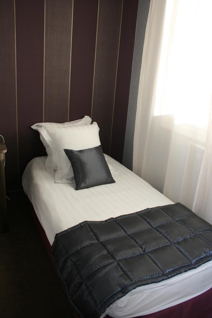 Hostellerie De La Quenoeuille Marquise Bagian luar foto