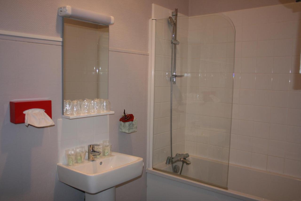 Hostellerie De La Quenoeuille Marquise Bagian luar foto