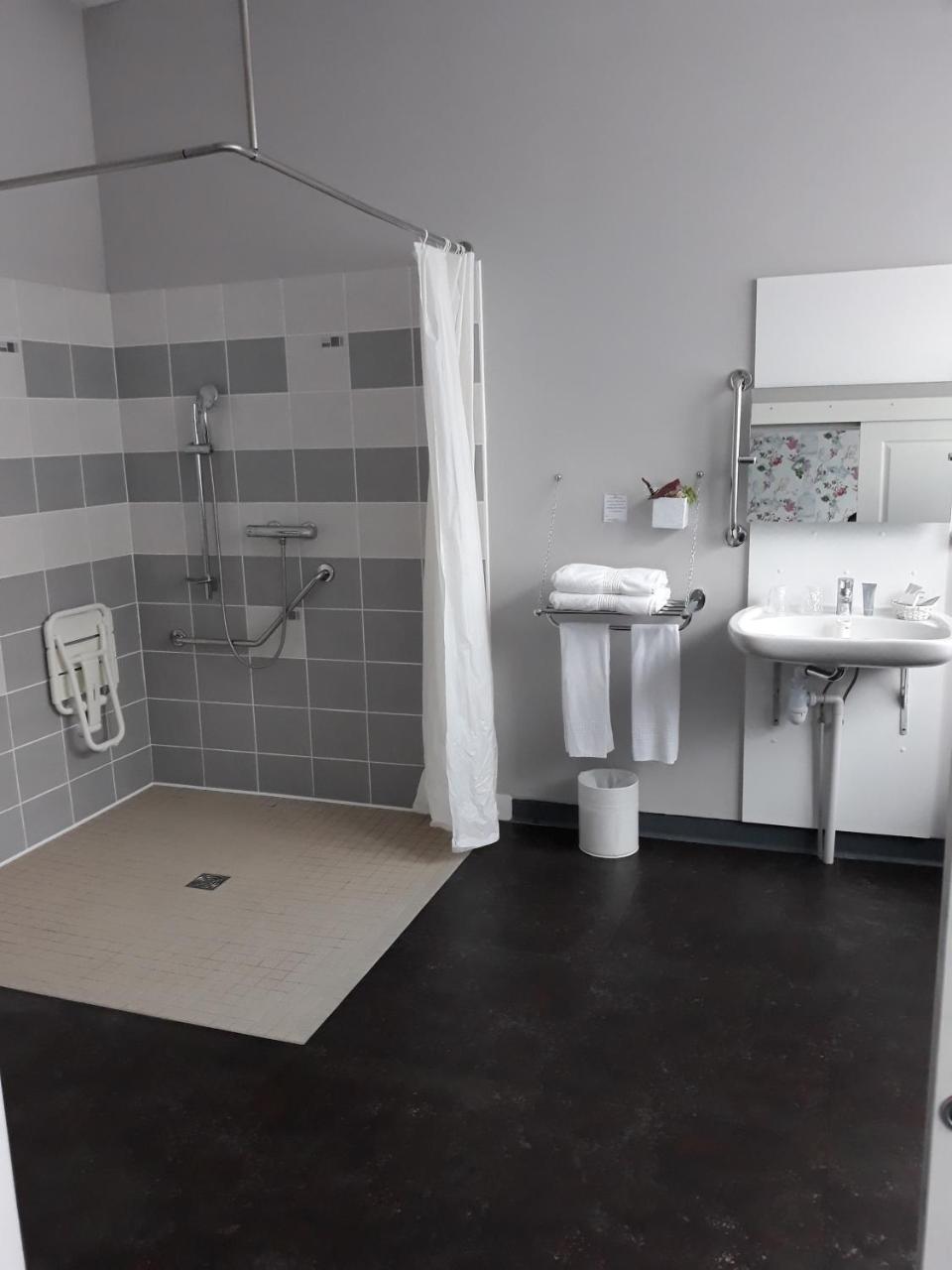 Hostellerie De La Quenoeuille Marquise Bagian luar foto