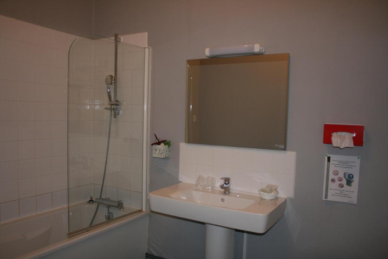 Hostellerie De La Quenoeuille Marquise Bagian luar foto