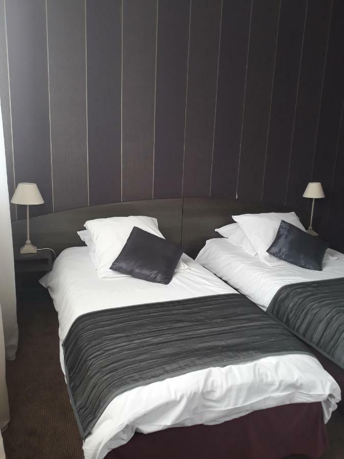 Hostellerie De La Quenoeuille Marquise Bagian luar foto